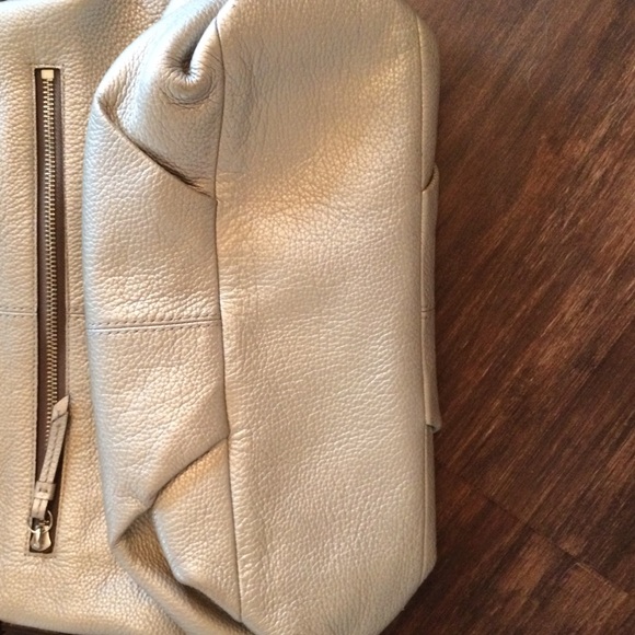 🎉PRICE FIRM🎉Coach Silver Hobo Type Bag - Picture 3 of 4